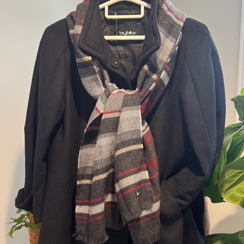 V. FRAAS Dark Gray and Red Plaid Scarf